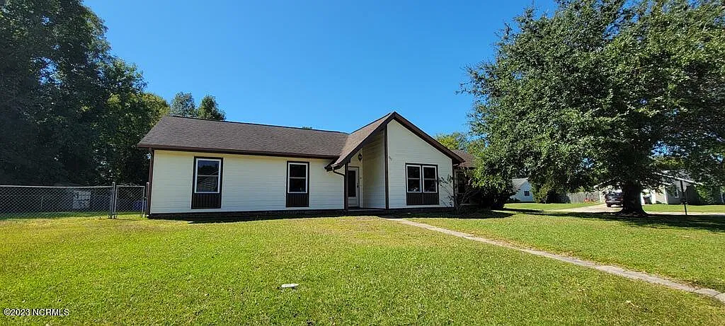 3 bed, 2.0 bath, 1340 sqft, $1,495 — Photo 3