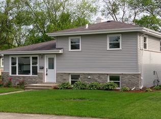 543 W Natalie Ln, Addison, IL 60101