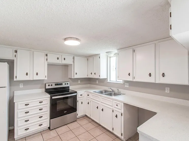 8517 Fathom Cir #B — Photo 5