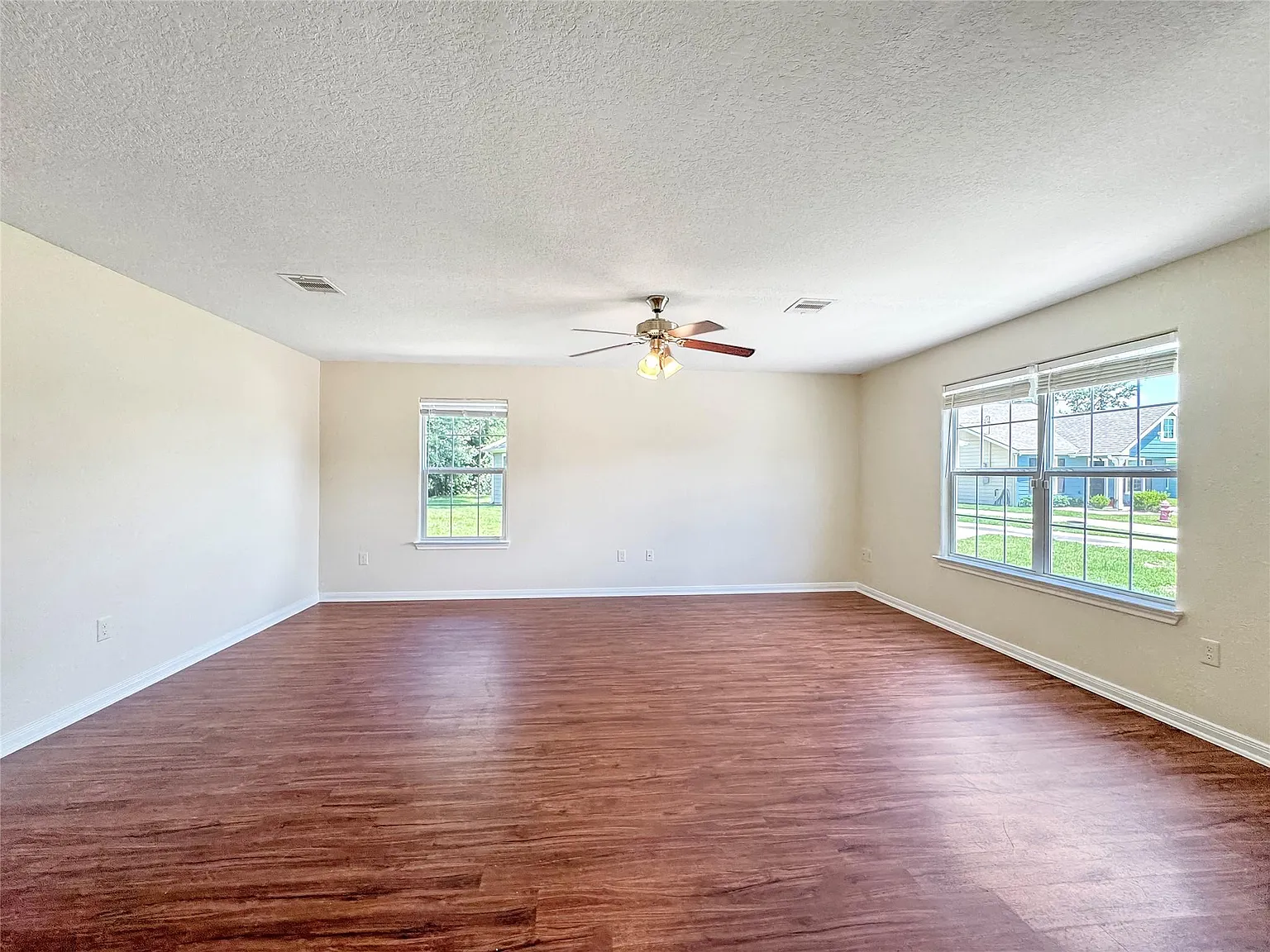 3 bed, 1.0 bath, 1531 sqft, $1,800 — Photo 4