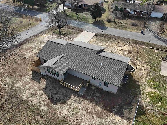 3rd image of 705 Baxter Ave