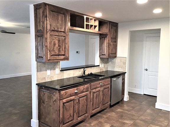 3rd image of 950 Whispering Hollow Dr