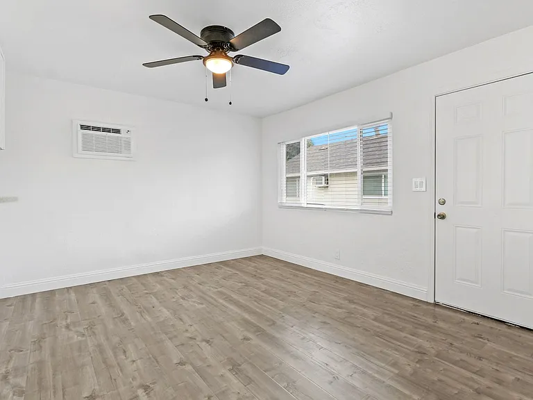 520 Solano St — Photo 4