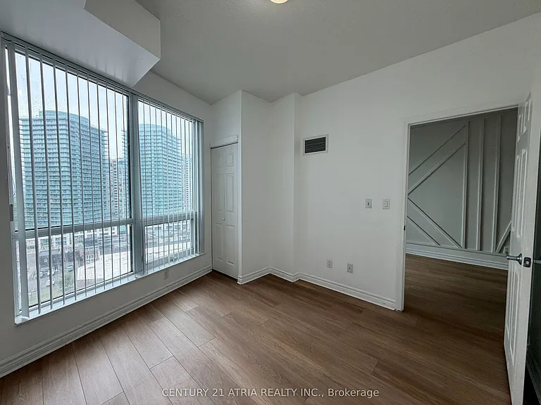 18 Holmes Ave #1006 — Photo 6