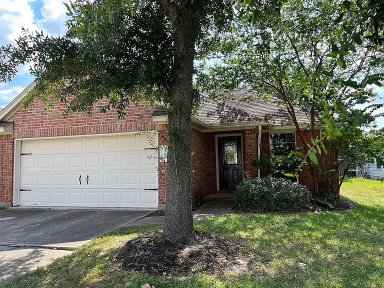 21511 Falvel Lake Dr — Photo 2