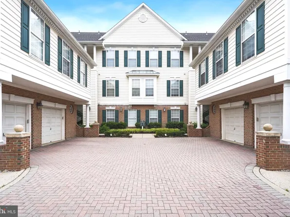 25340 Lake Mist Sq Unit 304, South Riding, VA 20152