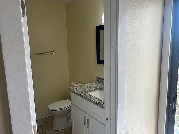 5th image of 327 Bridgewater Dr
