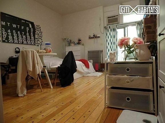2nd image of 44 W 74th St #2D