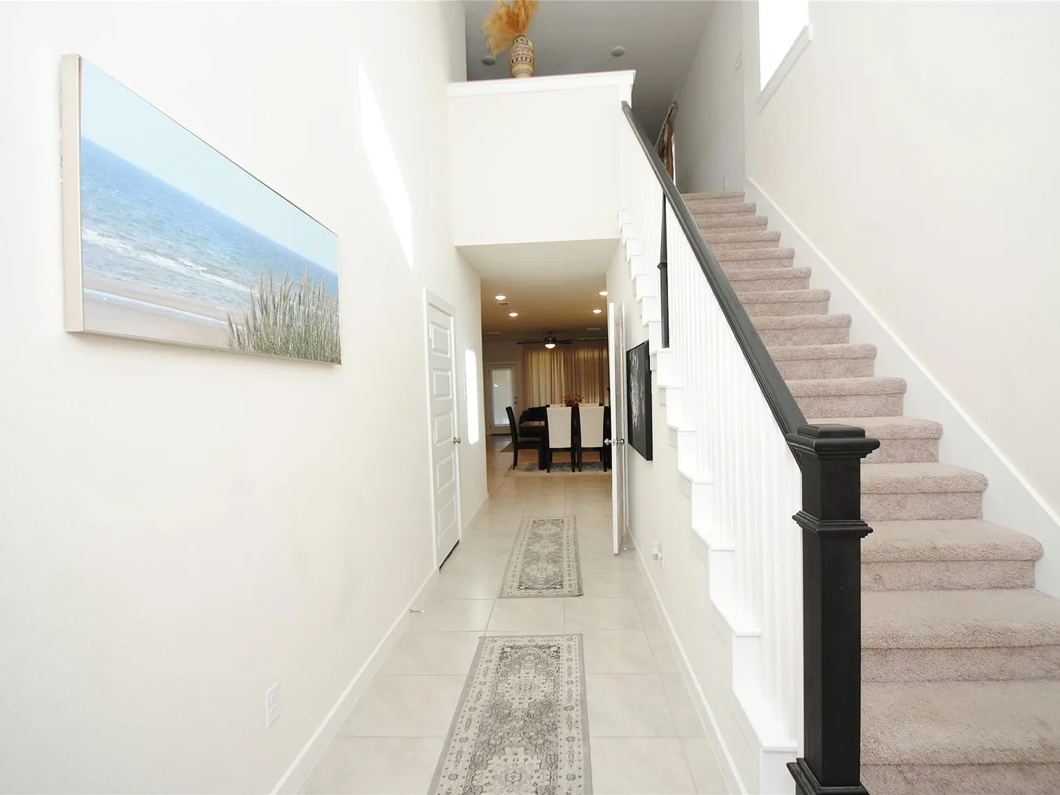 4 bed, 3.0 bath, 2774 sqft, $3,000 — Photo 2