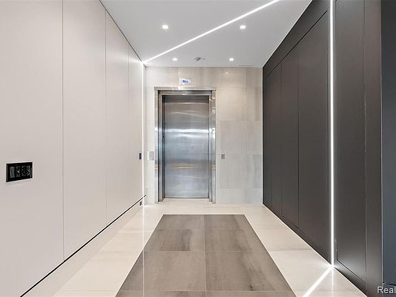 3rd image of 34901 Woodward Ave #500