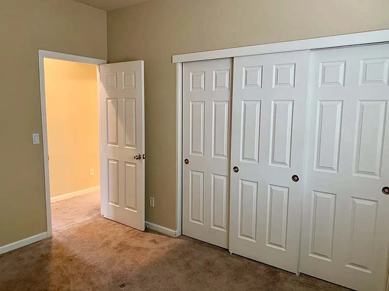 3237 Hudson Dr — Photo 17