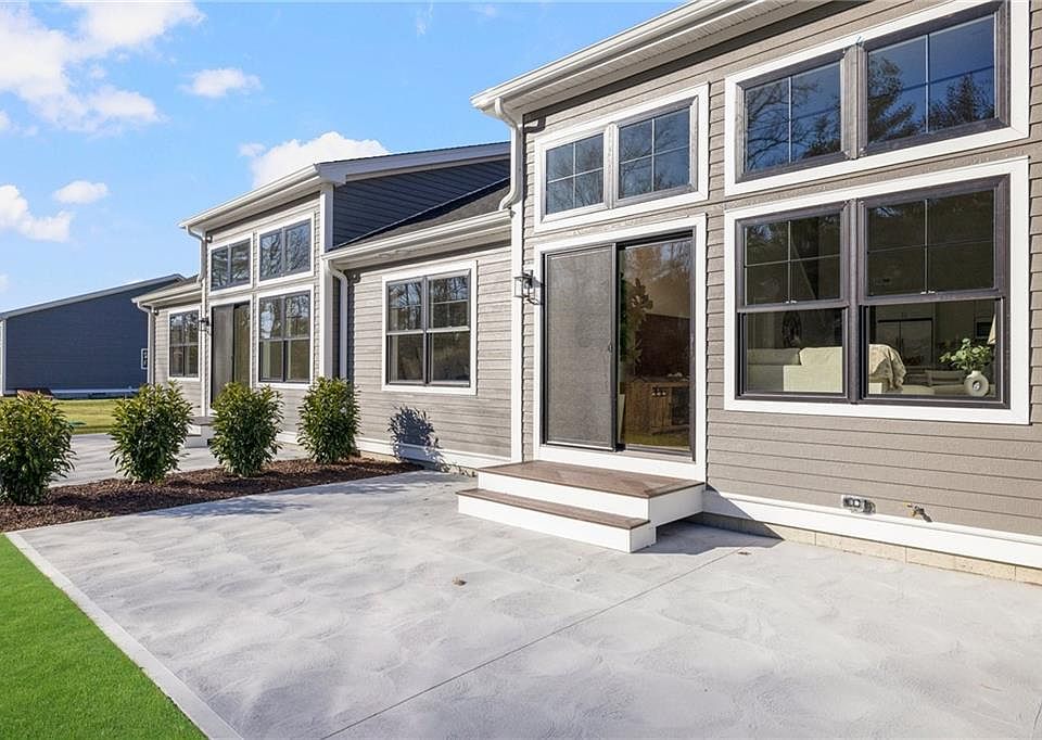 2nd image of 18 Overlook Ln