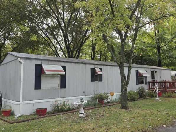 231 S Court St #42, Benton, IL 62812