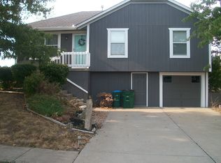 512 Willow St, Peculiar, MO 64078