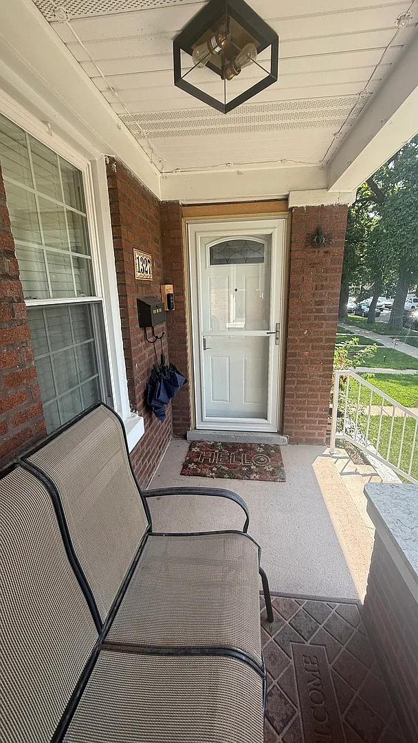 4 bed, 2.0 bath, 1649 sqft, $3,450 — Photo 3