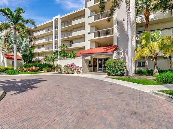 2nd image of 825 Egret Circle #511