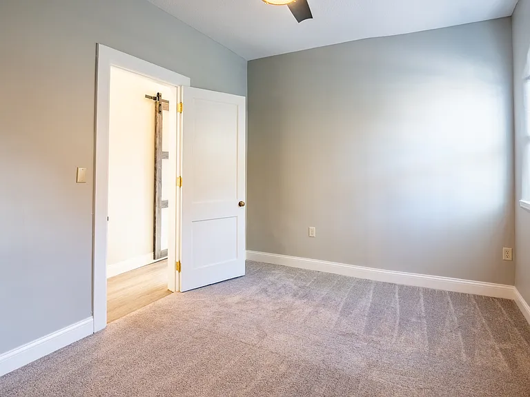 535 W Berry St #2 — Photo 23