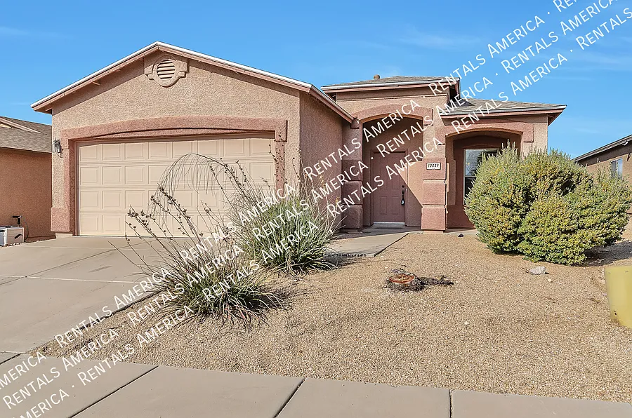 Beautiful home on the east side of Tucson — Photo 1