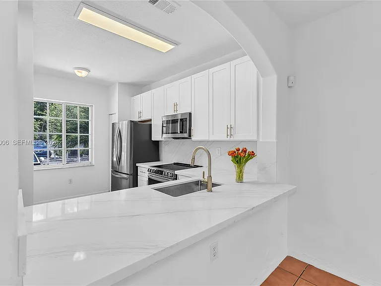 15750 SW 92nd Ave #20C — Photo 9