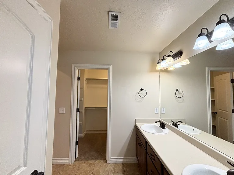 1014 W Village River Ln — Photo 14