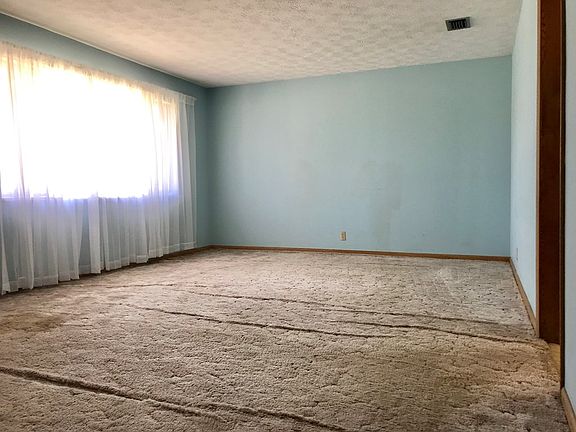 4th image of 165 Highland Park Cir