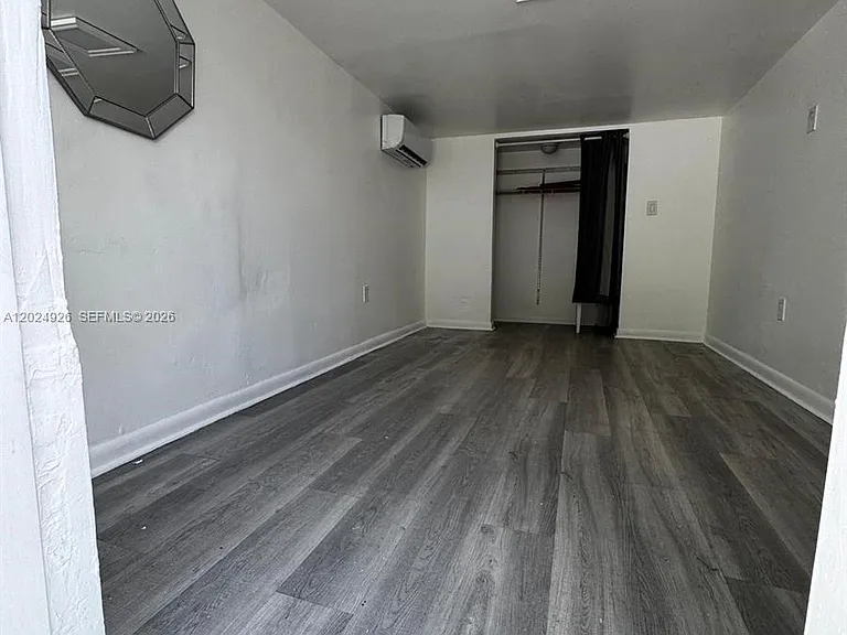 1121 NW 40th St #3 — Photo 3