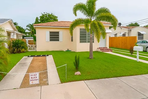 3122 SW 25th Ter #1 Photo 1