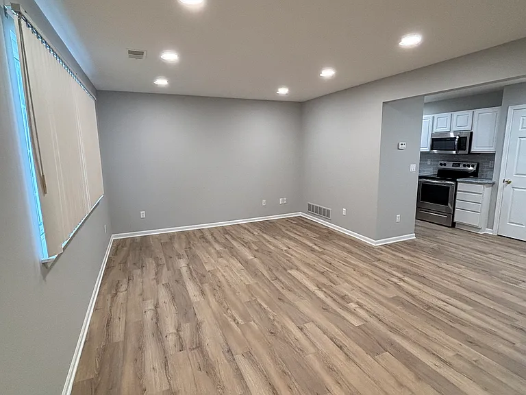 29754 Beverly Ln — Photo 3