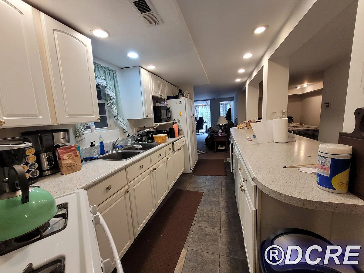 Building Photo - 4049 N Greenview Ave #1G