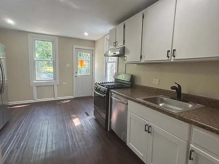 2369 Canby St — Photo 20