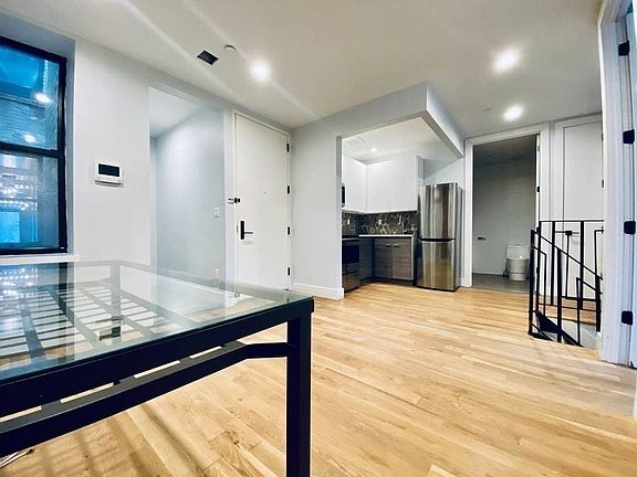 2nd image of 373 Howard Ave APT 1R