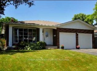 6 Blue Spruce Ln, Markham, ON L3T 3W9