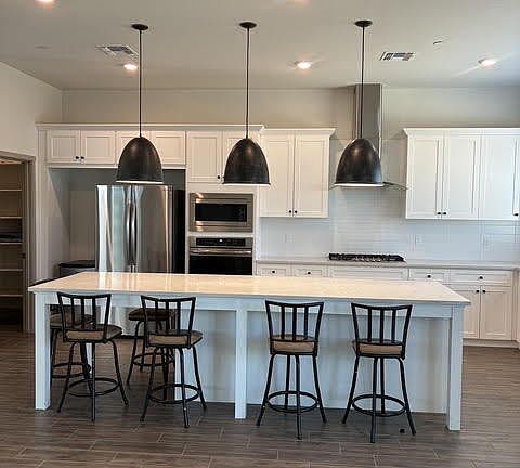 3rd image of 2418 Bastidas Dr