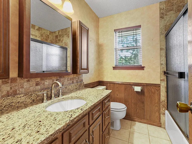 12869 FM 1385 — Photo 18