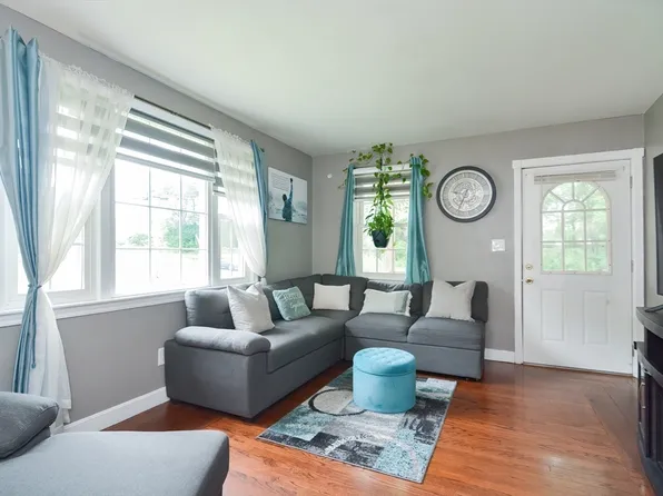 531 Lees River Ave, Somerset, MA 02725