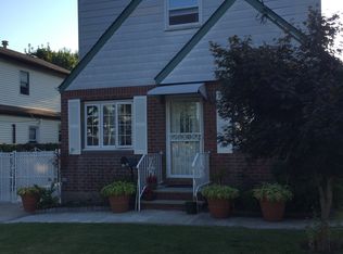 8468 264th St, Floral Park, NY 11001