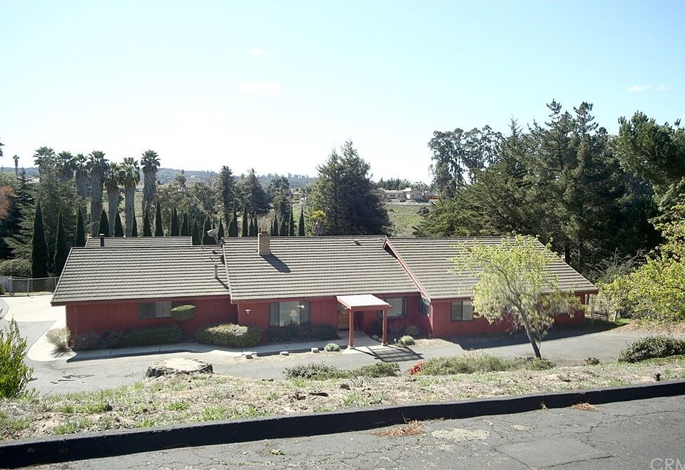 1st image of 990 E Clark Ave