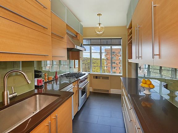 4th image of 118 8th Ave APT 6A