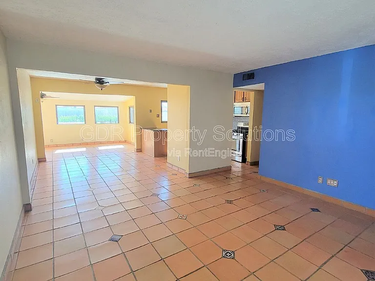 2706 Socorro St NW — Photo 2