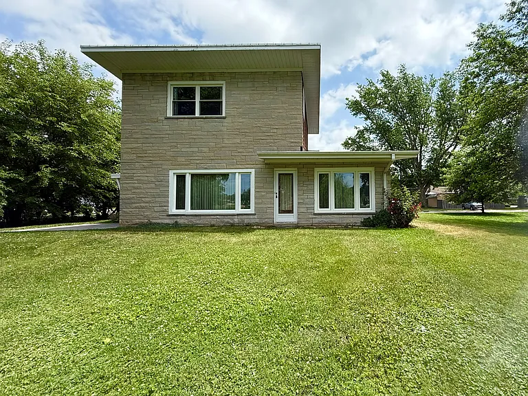 34 S River St — Photo 21