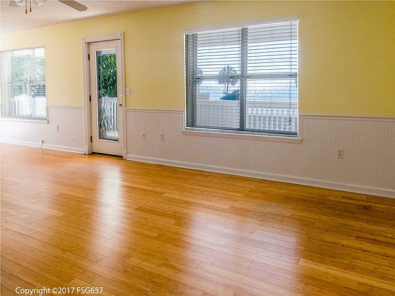 3rd image of 2492 Bay View Dr
