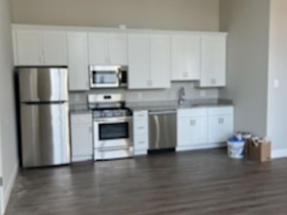 2nd image of 400 York Rd #201