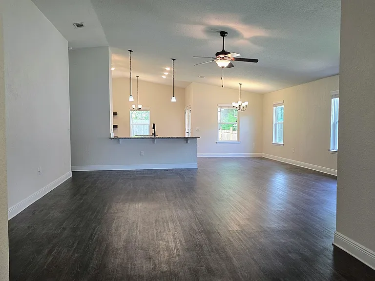 5157 Peach Dr — Photo 2