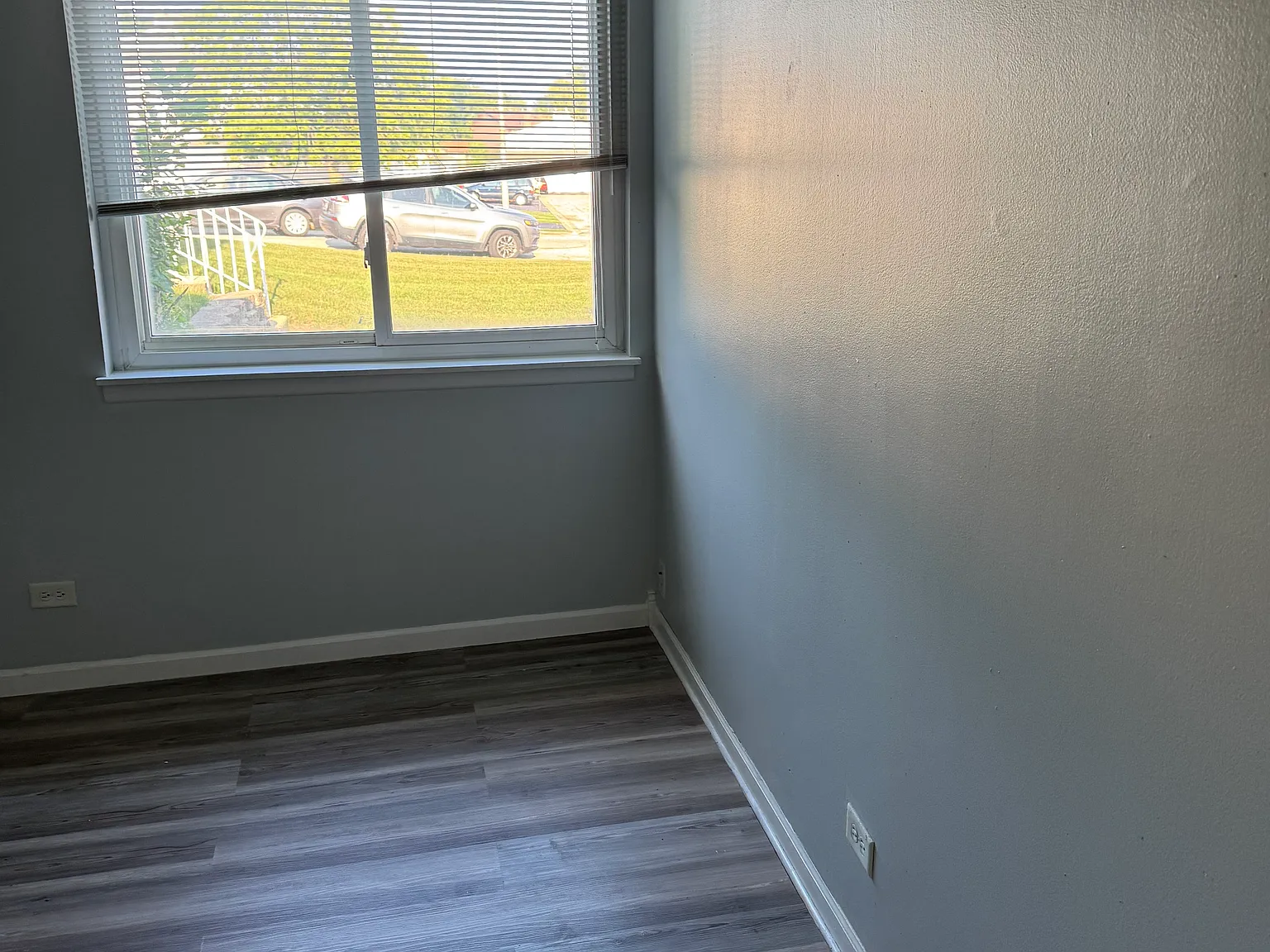 1490 Cornell Ter — Photo 2