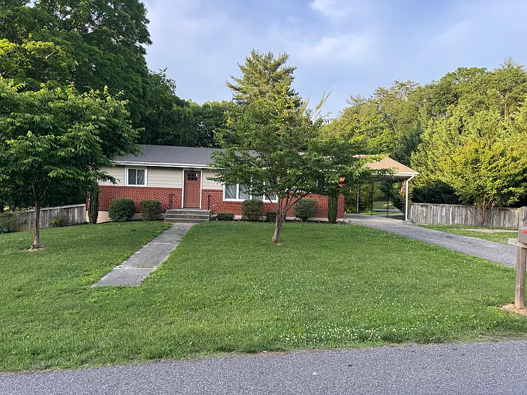 3628 Poplar Dr — Photo 2