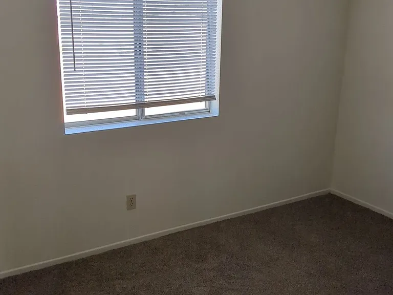 Desert Sun Apartments — Photo 18