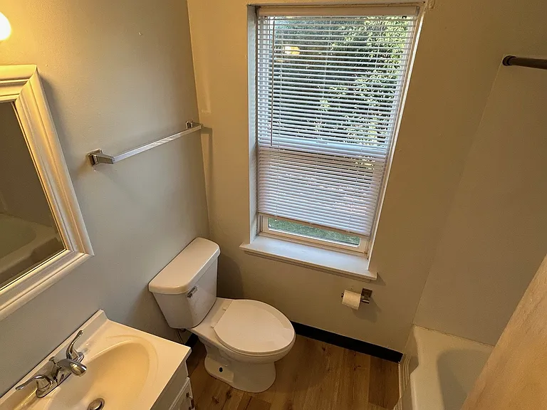 7838 Harwood Ave — Photo 3