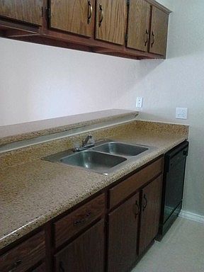 3rd image of 1813 Westminster St APT 102