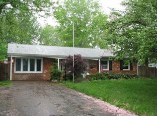 102 N Aspen Ave, Sterling, VA 20164