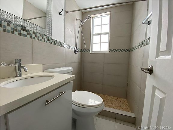 5th image of 1623 Lenox Ave APT 2